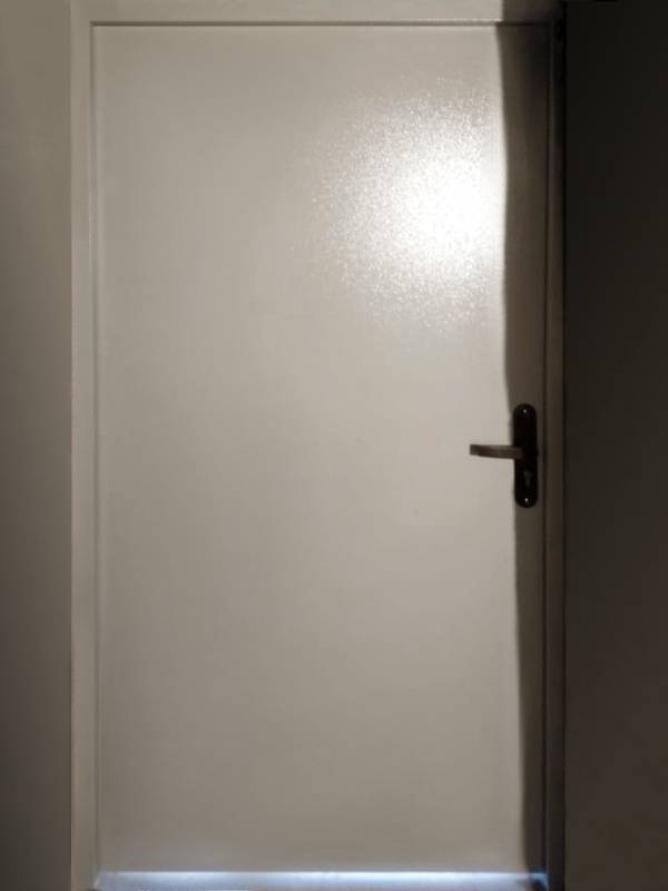 Нестандартная дверь изнутри (ул. Большая Переяславская, 50)