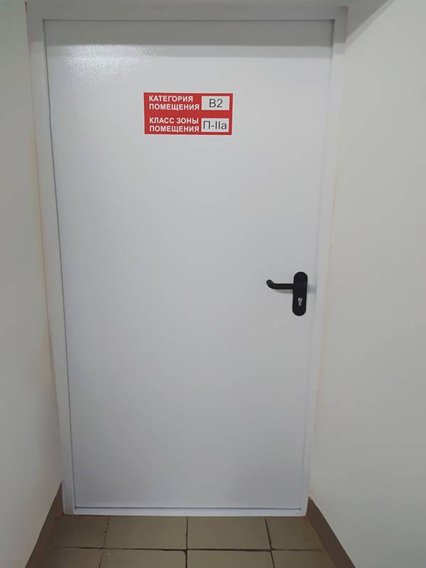 Однопольная дверь с внутренней стороны (ул. Звенигородская, 5)