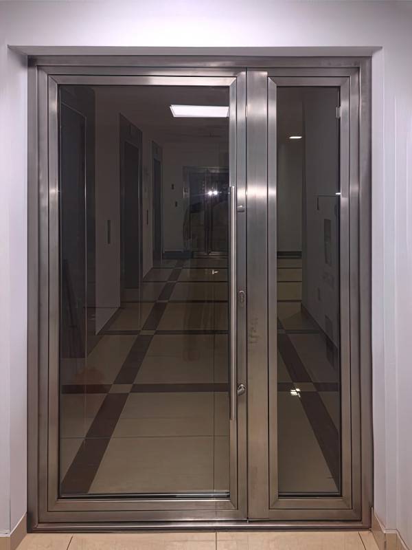 Огнестойкая дверь с остеклением более 25 процентов