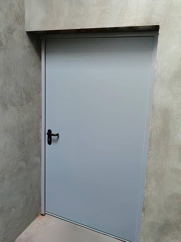 Внутренняя сторона пожаростойкой двери (Пятницкое шоссе, вл2)